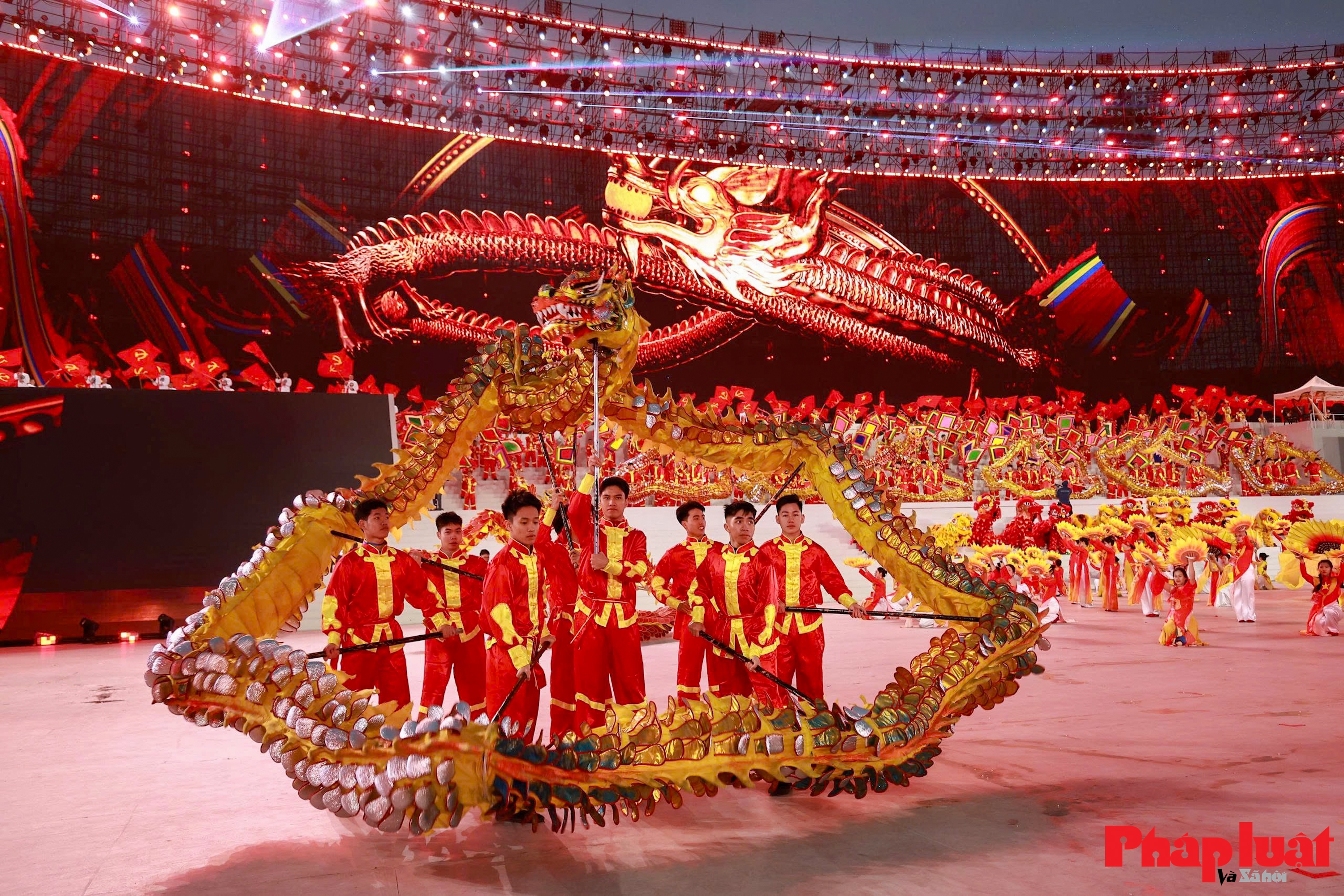 Mãn nhãn trống hội Học viện Cảnh sát nhân dân chào mừng Đại hội XIV của Đảng