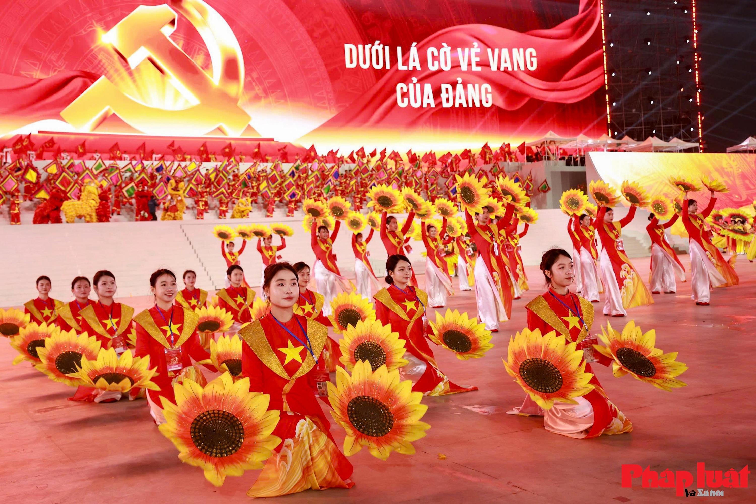 Mãn nhãn trống hội Học viện Cảnh sát nhân dân chào mừng Đại hội XIV của Đảng