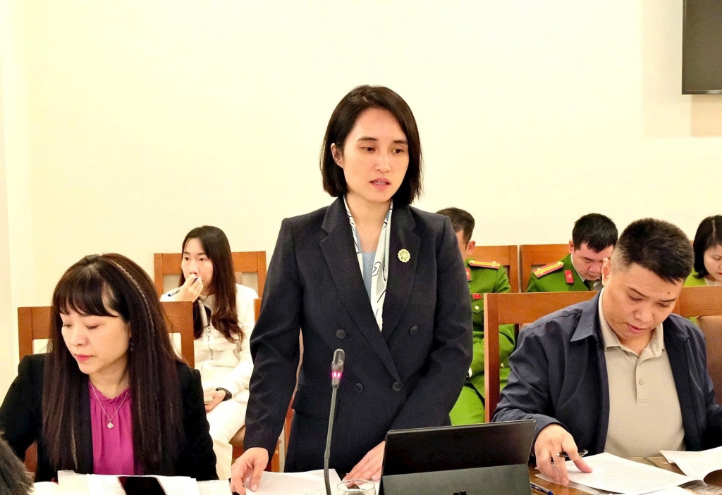 Đoàn giám sát của HĐND Thành phố kiểm tra thực tế công tác đảm bảo an toàn vệ sinh thực phẩm tại phường Hoàn Kiếm