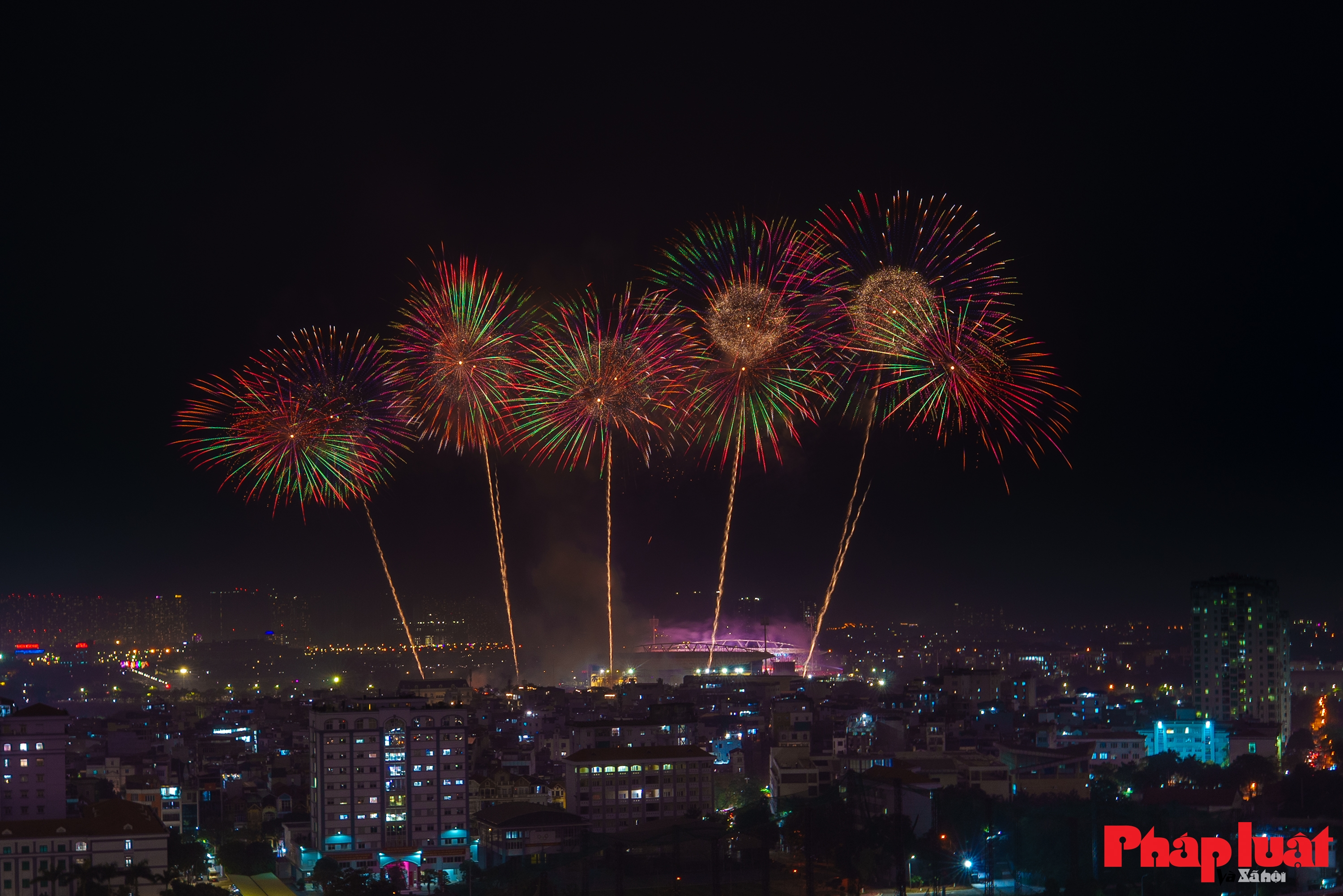 Toàn cảnh đại tiệc pháo hoa chào mừng thành công Đại hội 14 của Đảng