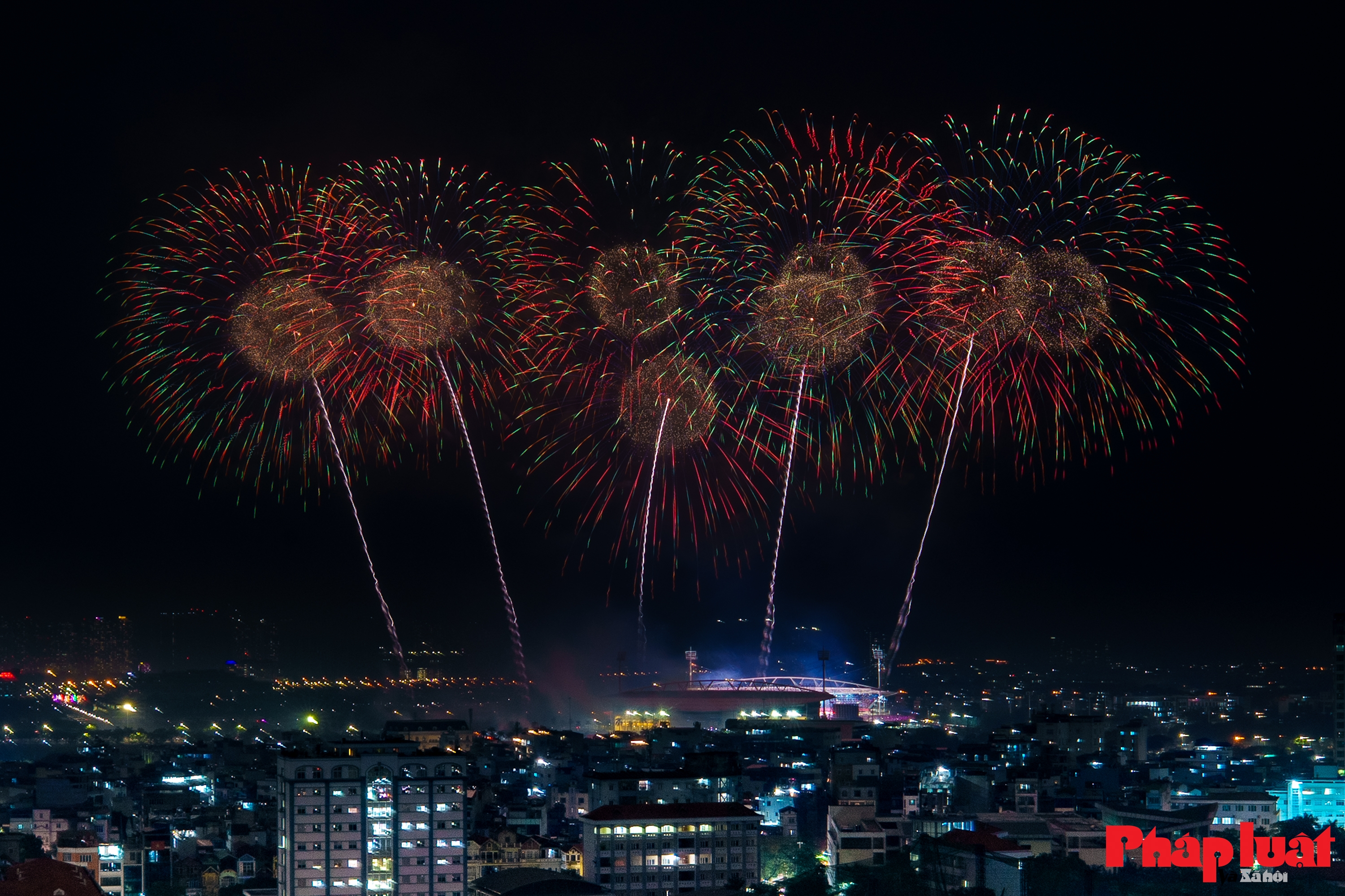Toàn cảnh đại tiệc pháo hoa chào mừng thành công Đại hội 14 của Đảng