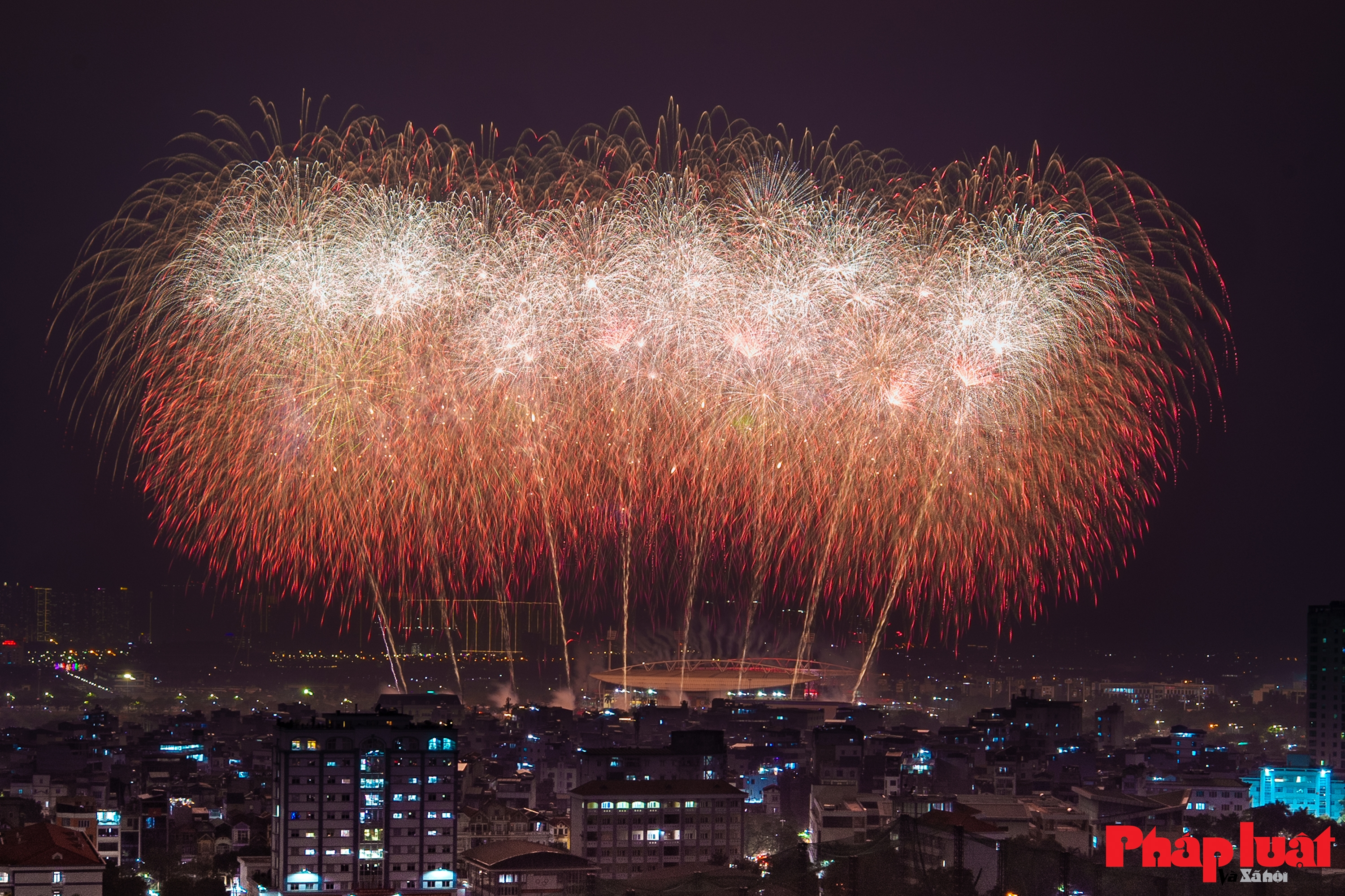 Toàn cảnh đại tiệc pháo hoa chào mừng thành công Đại hội 14 của Đảng