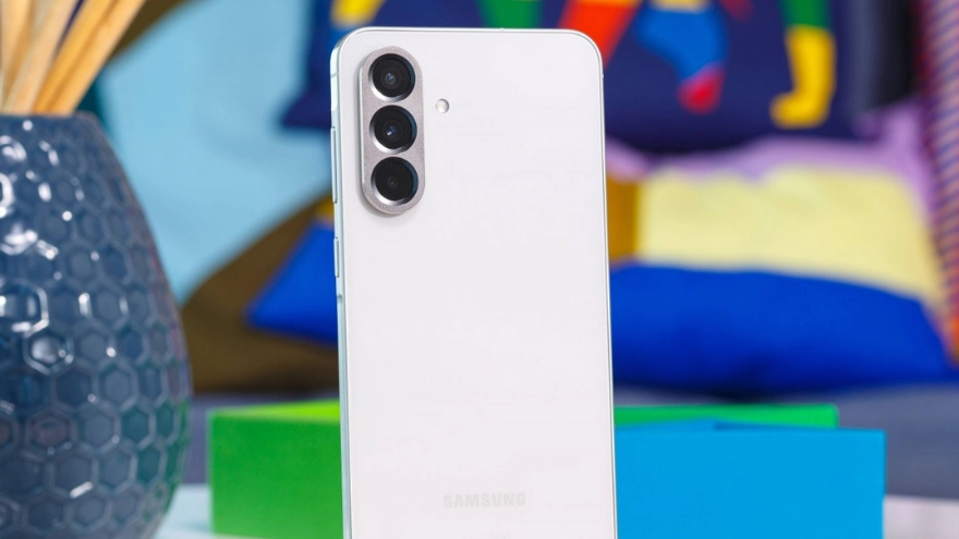 Galaxy A57 5G lộ diện: Thêm màu Tím mộng mơ, tinh chỉnh nhẹ ngoại hình