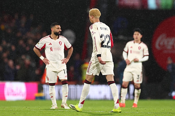 Liverpool gục ngã phút bù giờ, đứt mạch 13 trận bất bại tại Premier League