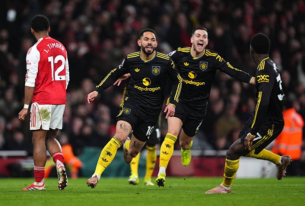 Arsenal 2-3 Man Utd: Quỷ đỏ đánh sập Emirates, chấm dứt 9 năm chờ đợi