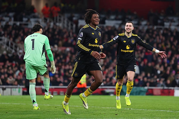 Arsenal 2-3 Man Utd: Quỷ đỏ đánh sập Emirates, chấm dứt 9 năm chờ đợi