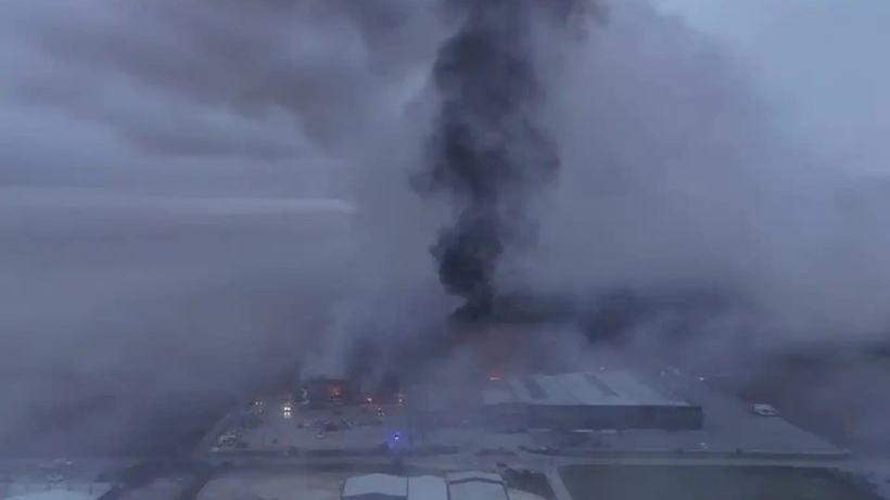 Cháy nhà máy sản xuất bánh trong đêm, 4 người đã tử vong