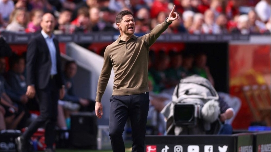 Liverpool bí mật đàm phán Xabi Alonso, HLV Slot đứng trước nguy cơ sa thải