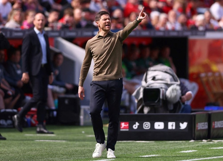 Liverpool bí mật đàm phán Xabi Alonso, HLV Slot đứng trước nguy cơ sa thải Liverpool bí mật đàm phán Xabi Alonso, HLV Slot đứng trước nguy cơ sa thải