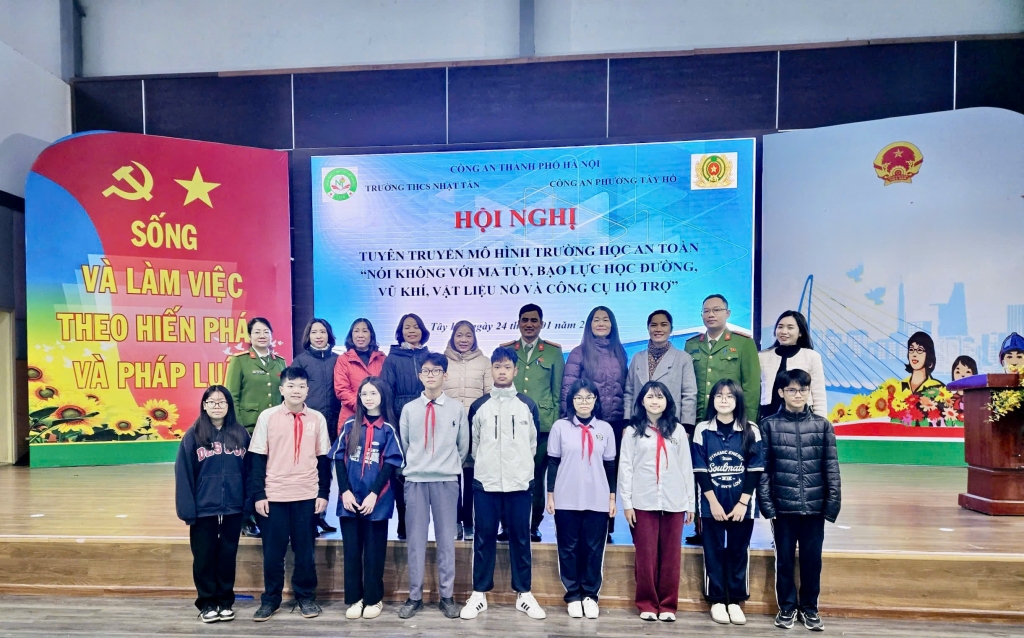 Tuyên truyền phòng, chống ma túy học đường, xây dựng mô hình “Trường học an toàn”