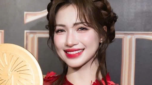 Hòa Miny tiếp tục thắng lớn tại giải thưởng Tinh hoa Việt