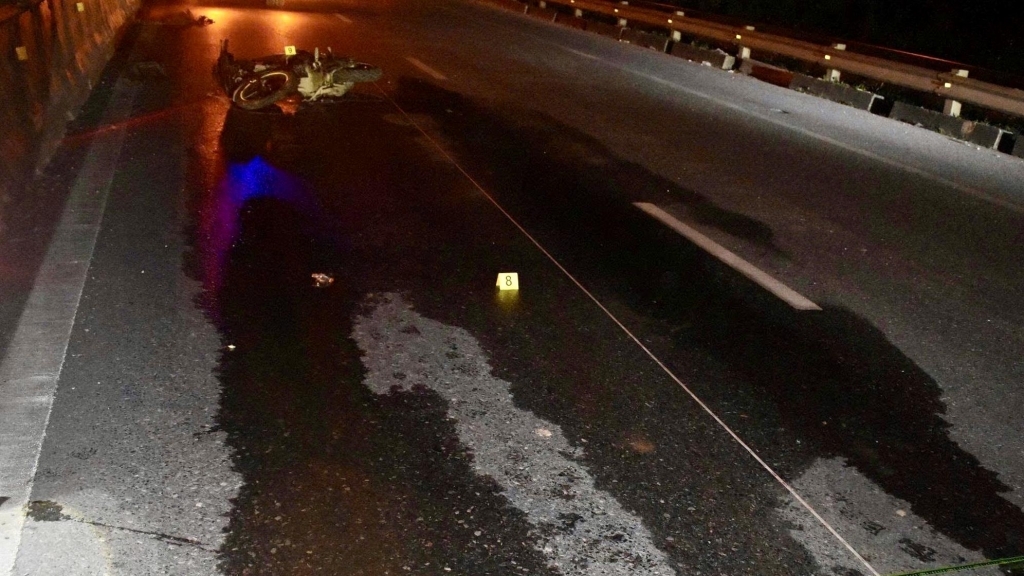 Tìm người chứng kiến vụ tai nạn trên Quốc lộ 1A lúc nửa đêm