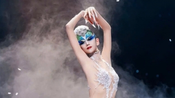 Vũ kịch "Khổng Tước" của nghệ sĩ Dương Lệ Bình gia tăng sức hút nghệ sĩ quốc tế cho Hà Nội