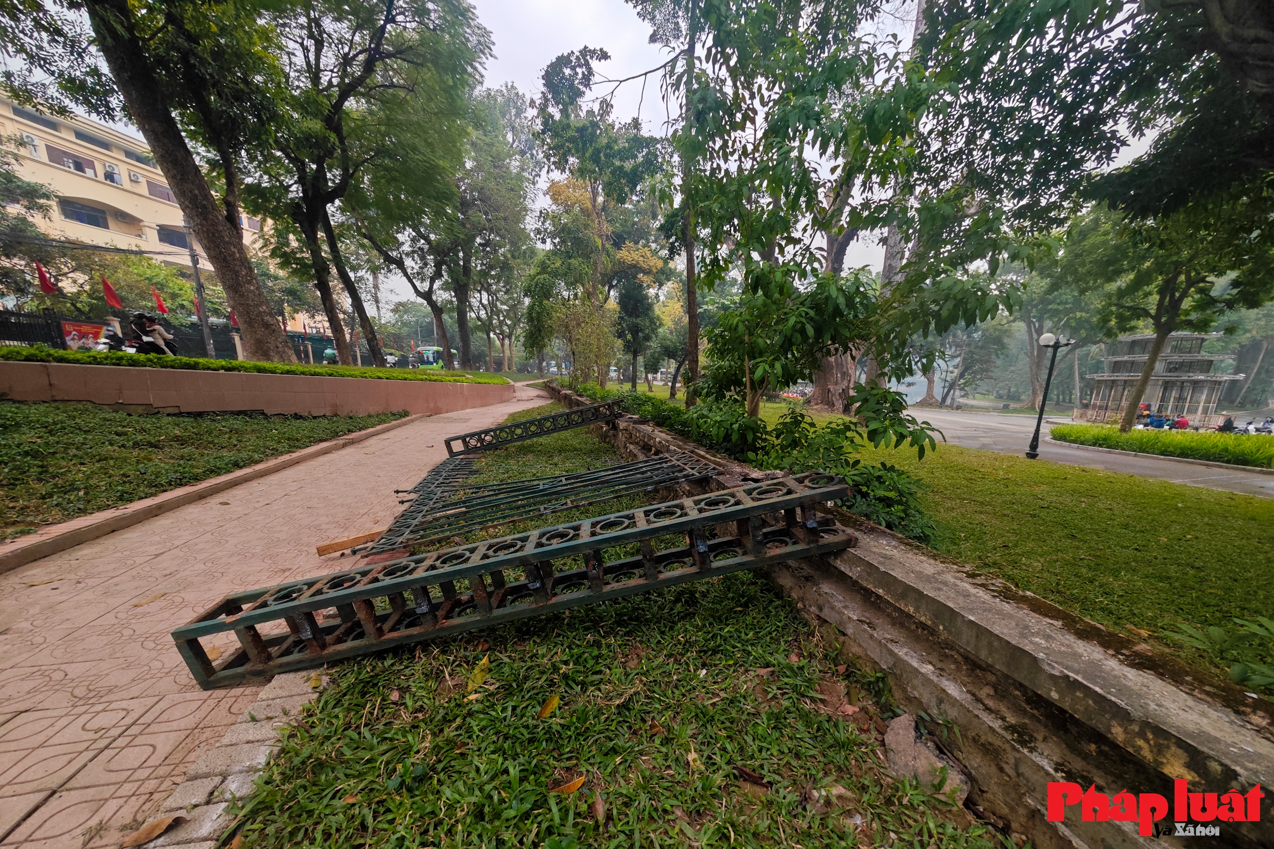 Hạ rào, mở rộng không gian xanh công viên lâu đời nhất tại Hà Nội
