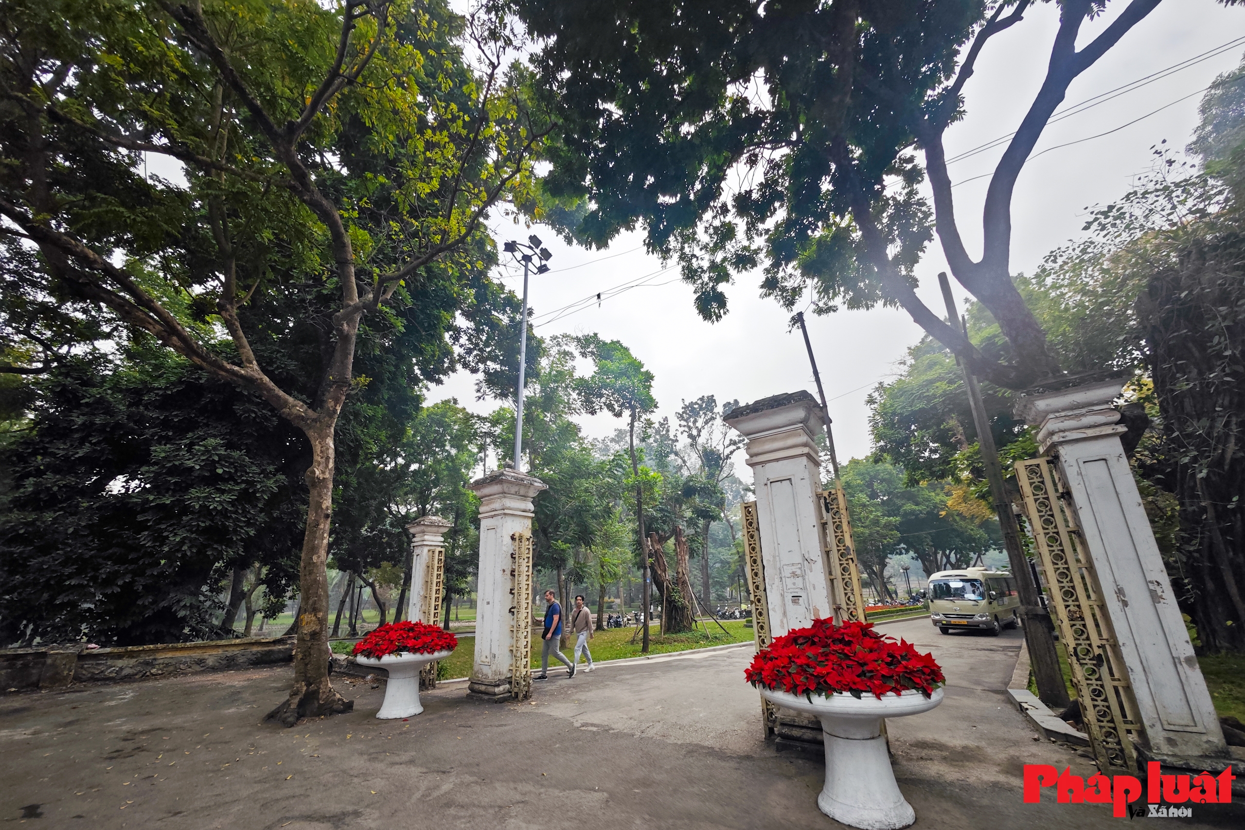 Hạ rào, mở rộng không gian xanh công viên lâu đời nhất tại Hà Nội