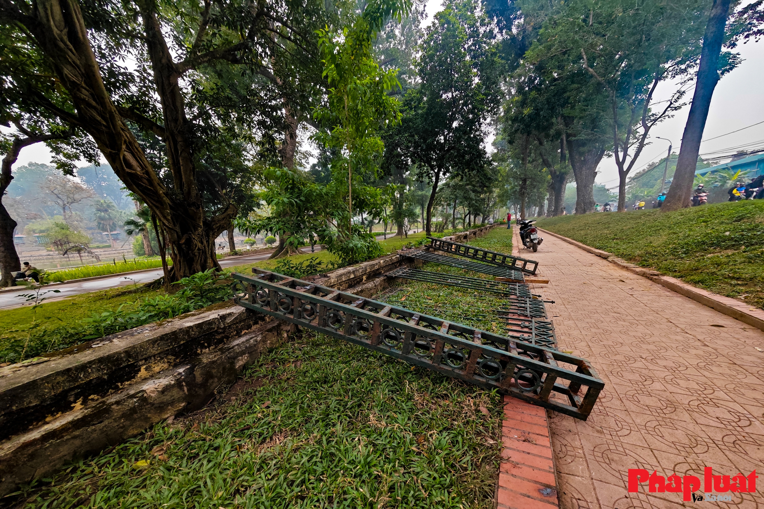 Hạ rào, mở rộng không gian xanh công viên lâu đời nhất tại Hà Nội