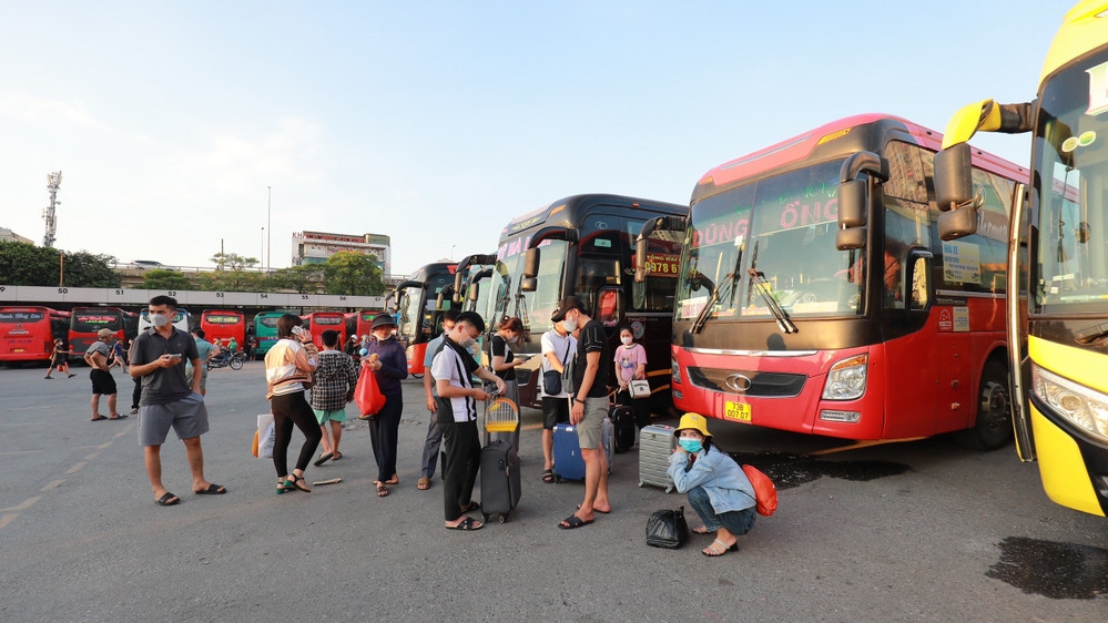 Hành khách qua các bến xe Hà Nội dịp Tết Bính Ngọ 2026 dự kiến tăng 300–400%