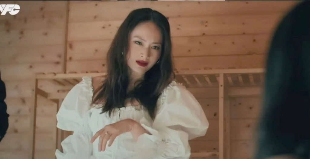 Lan Phương “lên đồng” với vai diễn quái đản trong phim mới