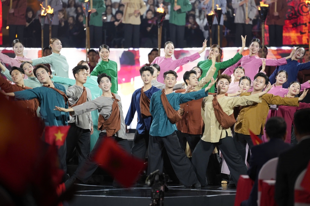 Hà Nội long trọng tổ chức lễ đón nhận danh hiệu 