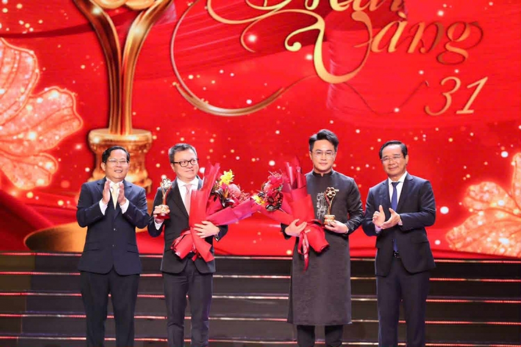 Concert “Tổ quốc trong tim” của UBND TP Hà Nội và Báo Nhân dân tổ chức được trao giải Mai Vàng 2025