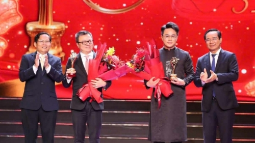 Concert “Tổ quốc trong tim” của UBND TP Hà Nội và Báo Nhân dân tổ chức được trao giải Mai Vàng 2025