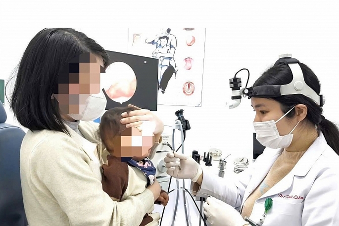 Phát hiện dị vật nguy hiểm trong họng bé trai 1 tuổi khi vệ sinh miệng