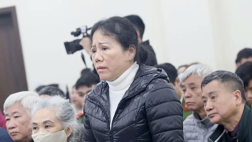 Cựu giám đốc bệnh viện khai nhận quà “cân đối từ doanh nghiệp”