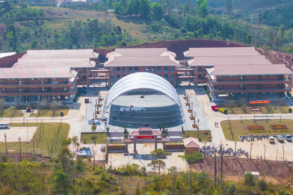 Máy tính bảng, nhạc cụ dân tộc… và ngôi trường “5 sao” hiện đại vùng biên giới Điện Biên Máy tính bảng, nhạc cụ dân tộc… và ngôi trường “5 sao” hiện đại vùng biên giới Điện Biên