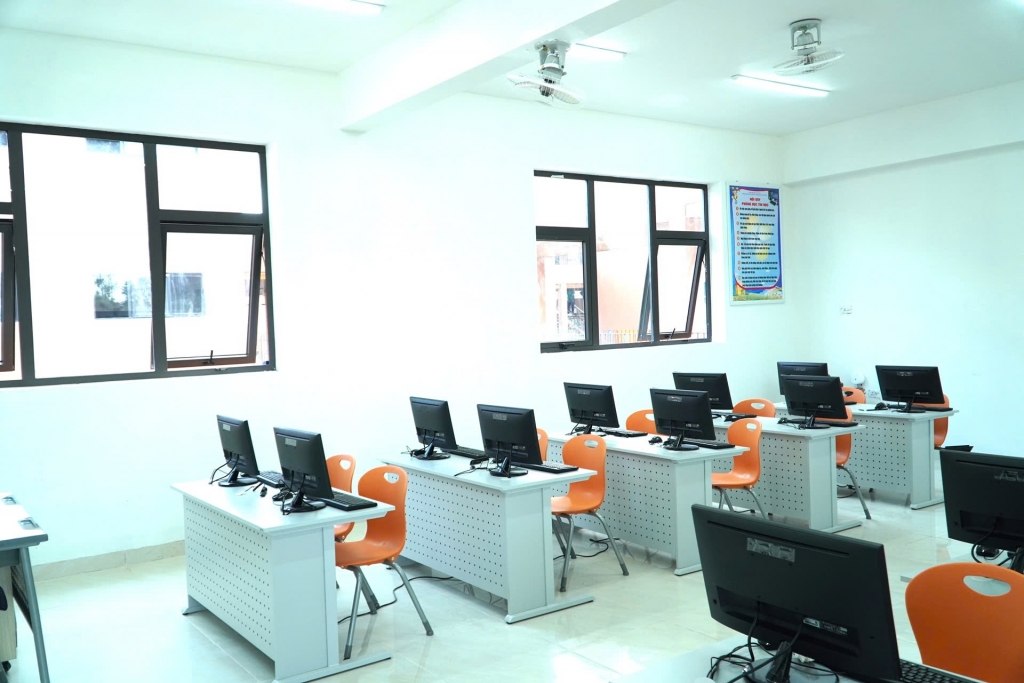 Máy tính bảng, nhạc cụ dân tộc… và ngôi trường “5 sao” hiện đại vùng biên giới Điện Biên Máy tính bảng, nhạc cụ dân tộc… và ngôi trường “5 sao” hiện đại vùng biên giới Điện Biên