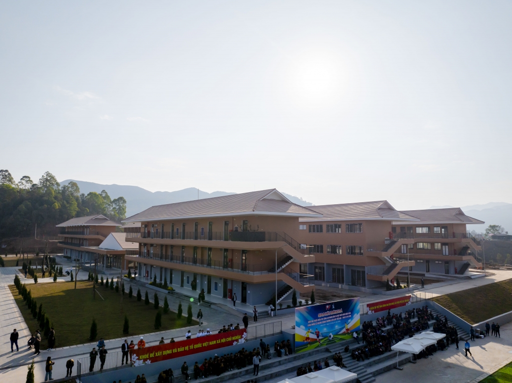 Ngôi trường mới khang trang, hiện đại. Ảnh: Ánh Dương