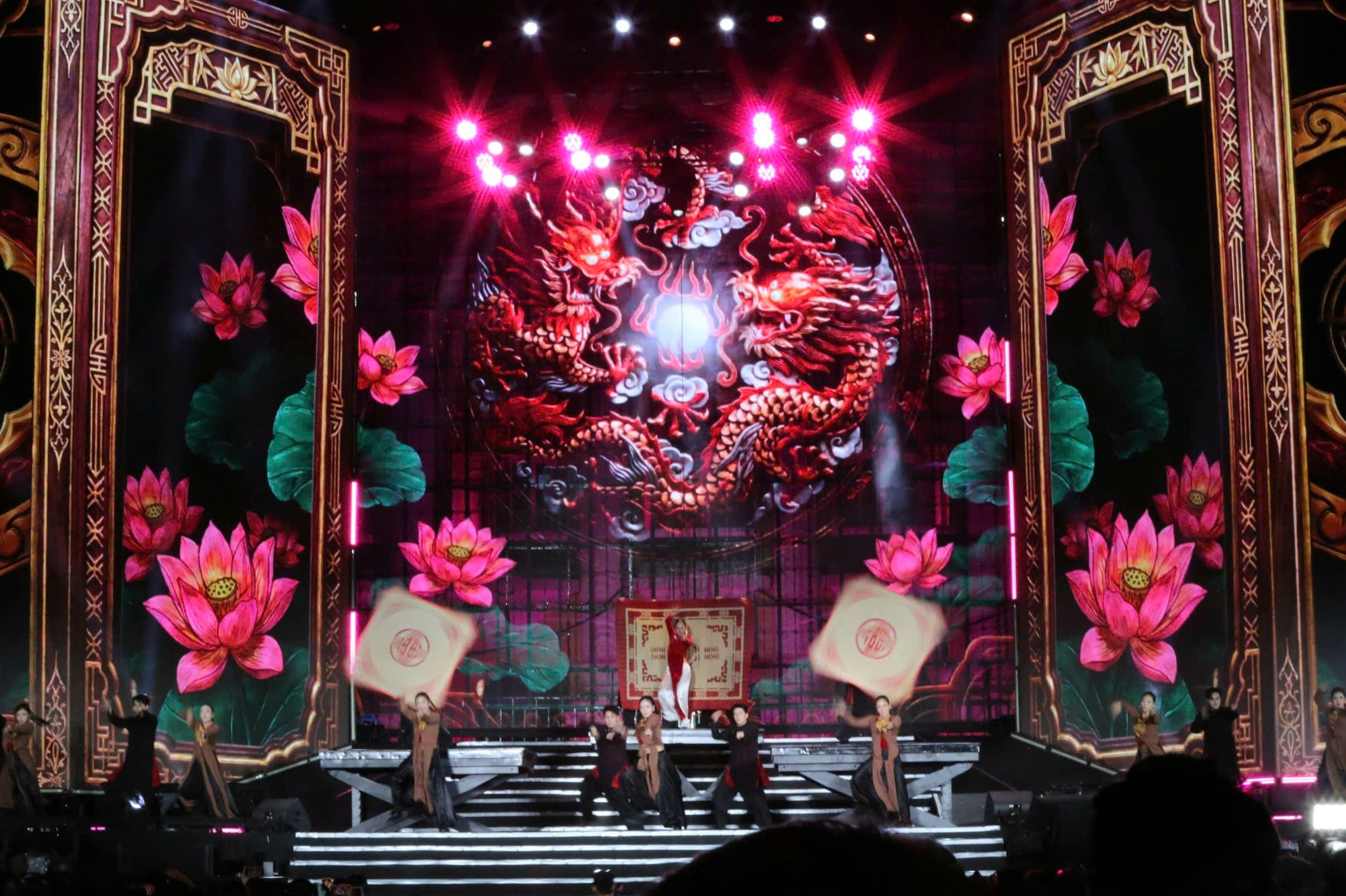 Hòa nhạc Ánh sáng - Chào năm mới 2026: khi nghệ thuật, di sản và công nghiệp văn hóa cùng cất tiếng Hòa nhạc Ánh sáng - Chào năm mới 2026: khi nghệ thuật, di sản và công nghiệp văn hóa cùng cất tiếng