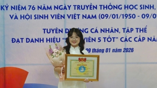Nữ sinh được vinh danh Sao Tháng Giêng