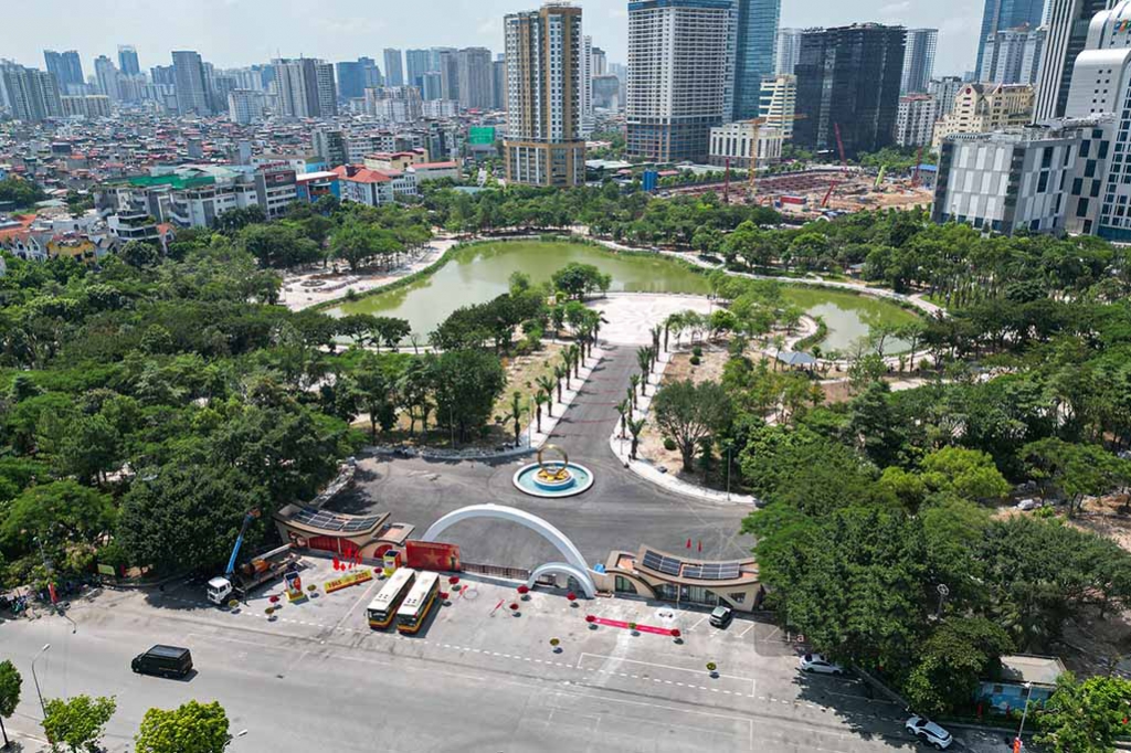 Quang cảnh Công viên Cầu Giấy. Ảnh Đinh Thiện