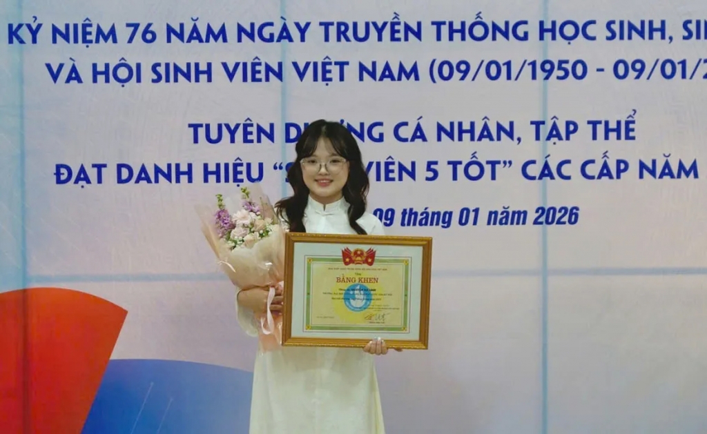 Hà Linh đạt được rất nhiều thành tích trong học tập và nghiên cứu khoa học. Ảnh NVCC