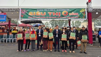 Xã Hương Sơn: mang Tết ấm lòng đến với các hộ khó khăn