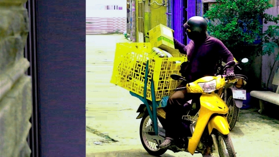 Người phụ nữ ở Hà Nội mất gần 1,3 tỷ đồng vì shipper giả mạo