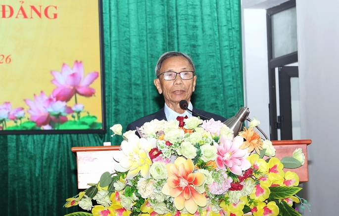 Xã Phúc Sơn: Trao tặng Huy hiệu Đảng và gặp mặt cán bộ hưu trí