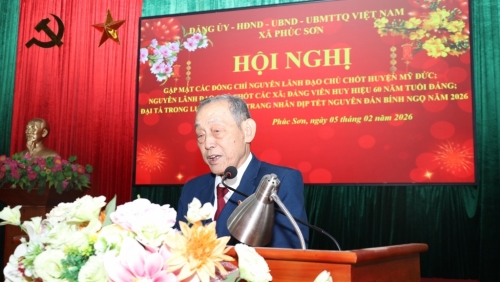 Xã Phúc Sơn: Trao tặng Huy hiệu Đảng và gặp mặt cán bộ hưu trí