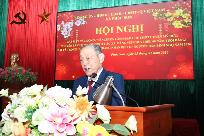 Xã Phúc Sơn: Trao tặng Huy hiệu Đảng và gặp mặt cán bộ hưu trí