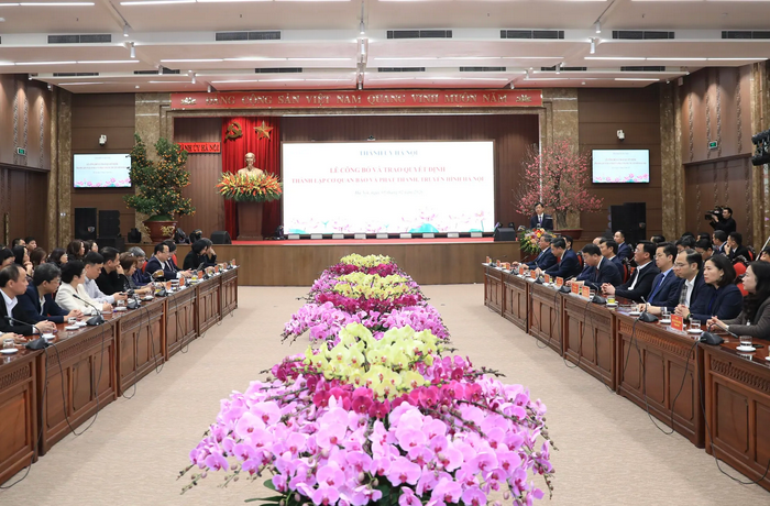 Công bố và trao Quyết định thành lập cơ quan Báo và phát thanh, truyền hình Hà Nội