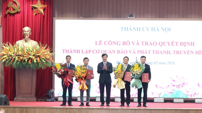 Công bố và trao Quyết định thành lập cơ quan Báo và phát thanh, truyền hình Hà Nội