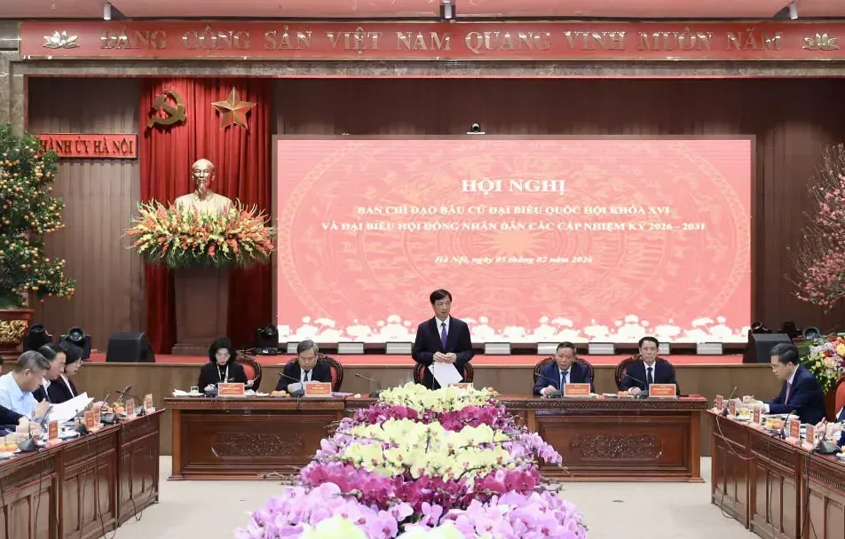 Bí thư Thành ủy Nguyễn Duy Ngọc - Trưởng ban Chỉ Bầu cử thành phố Hà Nội phát biểu tại hội nghị. Ảnh: Quang Thái