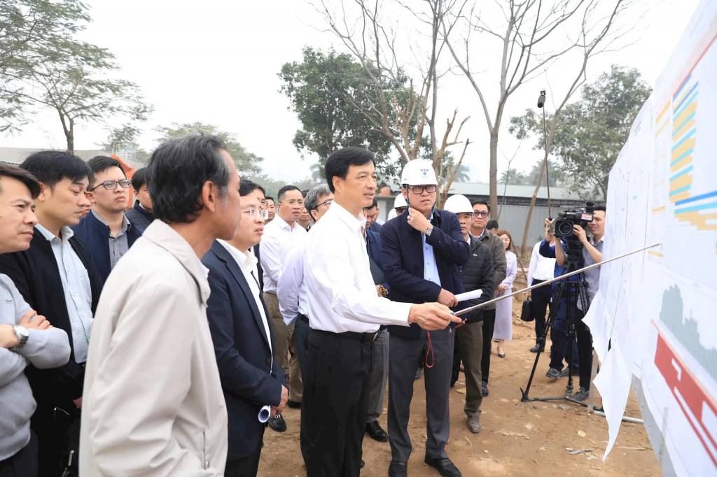 Bí thư Thành ủy Hà Nội Nguyễn Duy Ngọc chỉ đạo về tổng thể dự án đầu tư xây dựng hồ điều hòa Phú Đô (phường Từ Liêm).