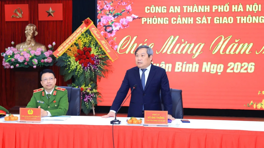 Chủ tịch UBND Thành phố Hà Nội thăm, chúc Tết lực lượng Cảnh sát giao thông và Tòa Tổng Giám mục