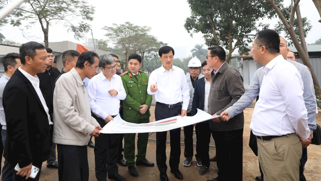 Bí thư Thành ủy Nguyễn Duy Ngọc kiểm tra chuẩn bị Tết và tháo gỡ các điểm nghẽn phát triển Thủ đô