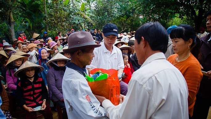 tet ve nha qua bieu ong ba