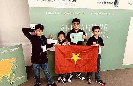 4 hoc sinh viet gianh giai xuat sac tai cuoc thi lap trinh di dong appjamming summit 2018