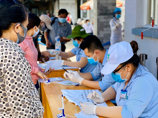 UBND TPHCM yêu cầu cán bộ, nhân viên, người lao động trong các khu chế xuất, khu công nghiệp phải thực hiện khai báo y tế, lịch trình đi lại theo quy định.