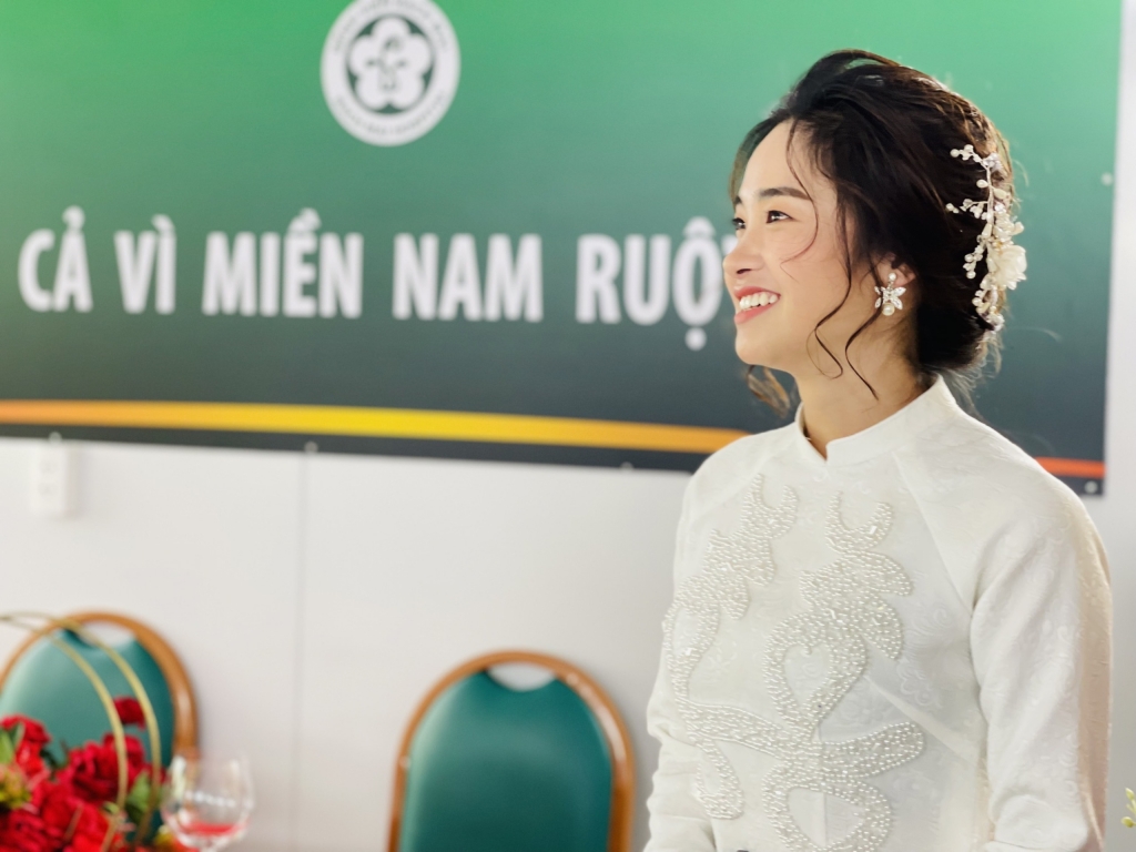 Khoảnh khắc đáng nhớ từ đám cưới đặc biệt của nữ điều dưỡng Hà Nội tại “tâm dịch” TP HCM