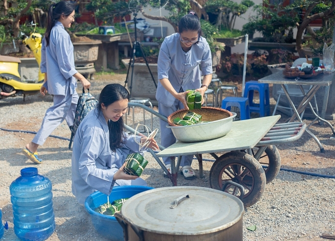 goi banh chung xanh tang benh nhan ngheo